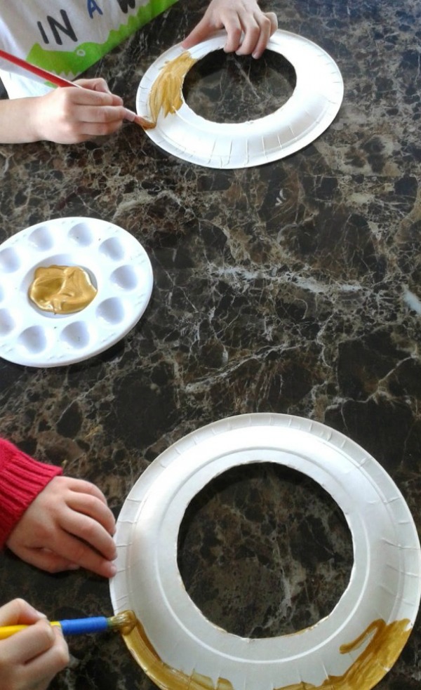 12 Days of Christmas 5 golden rings craft for kids 