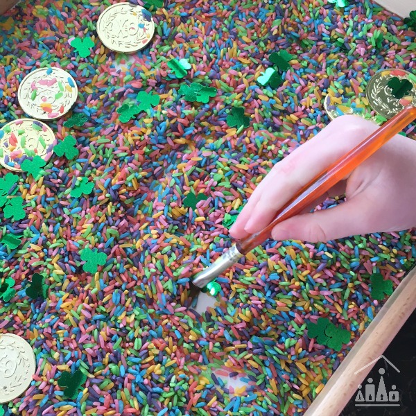 rainbow rice sensory tray 