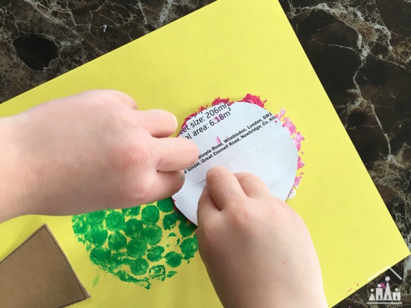 Making a Bubble Wrap Ice Cream Craft 