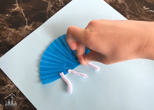 Making a cupcake liner jellyfish craft 1