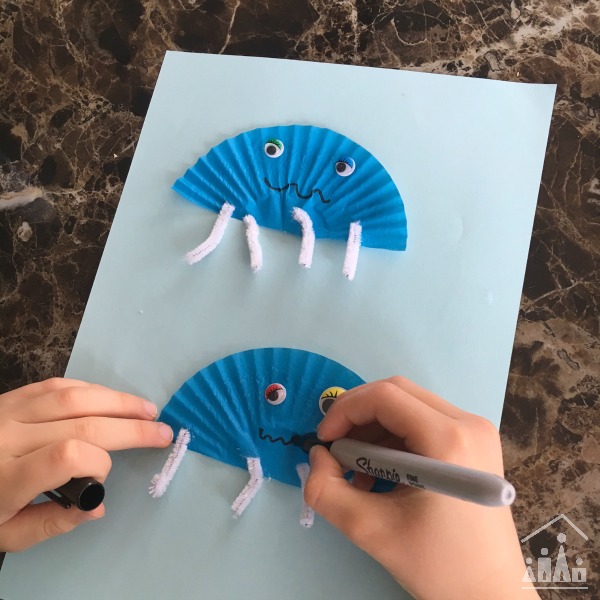 Making a cupcake liner jellyfish craft 1